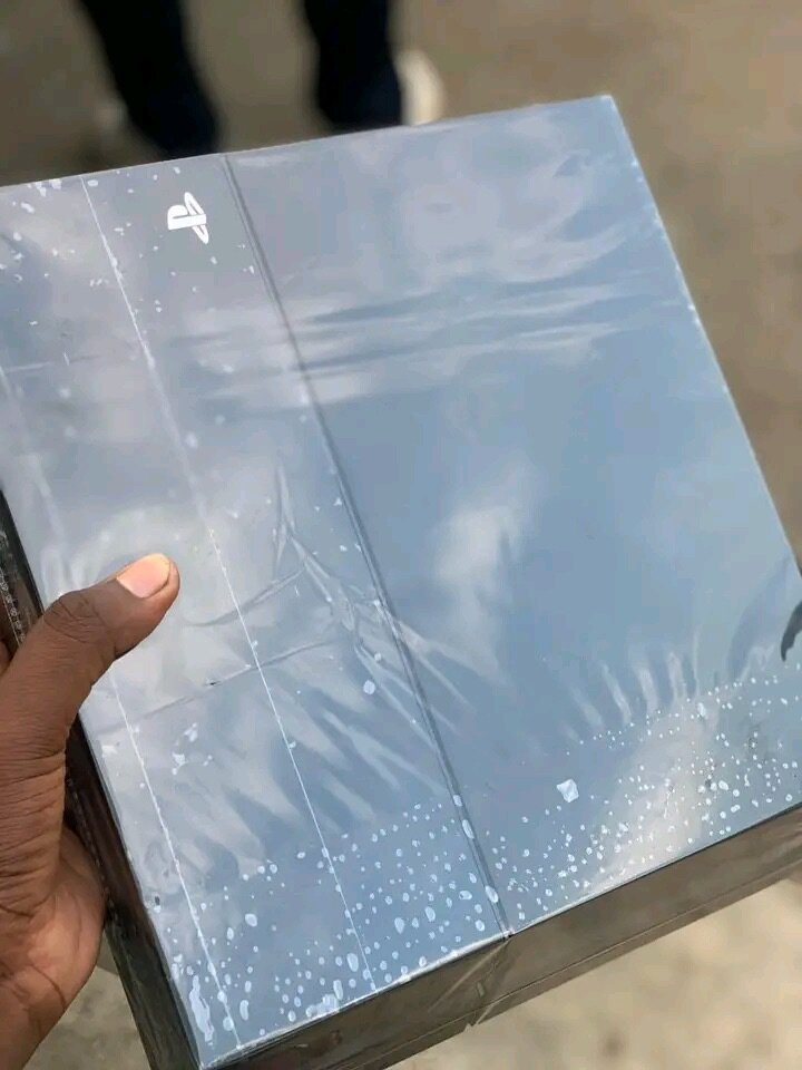 PS4 occasion craqué +10 jeux installés et une manette  -