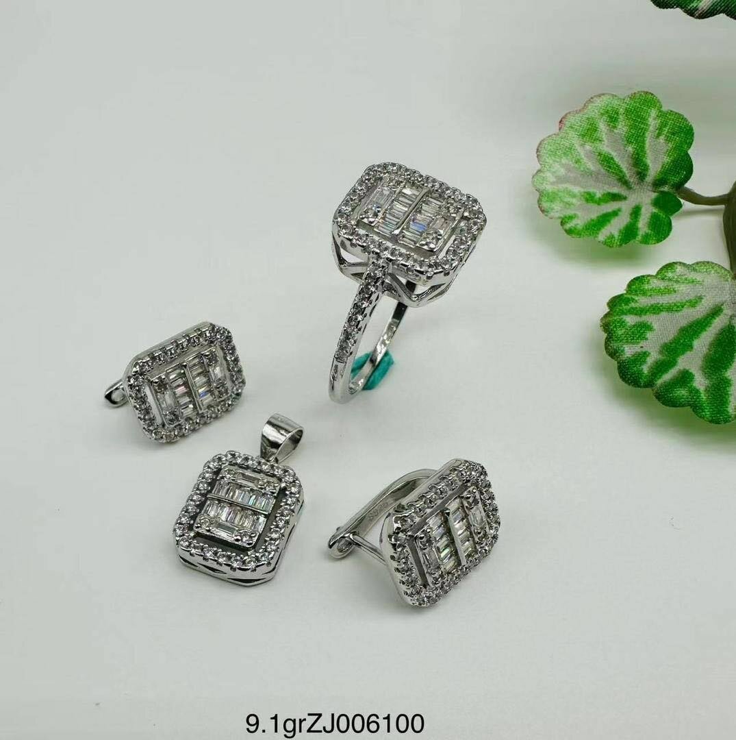 Комплект с  Цирконами