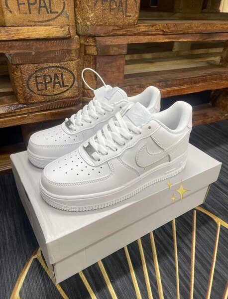 Baskets classiques blanches