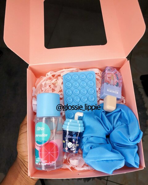 Love Goodies Box with lipglosses