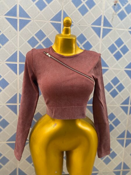 Pull court zippé élégant