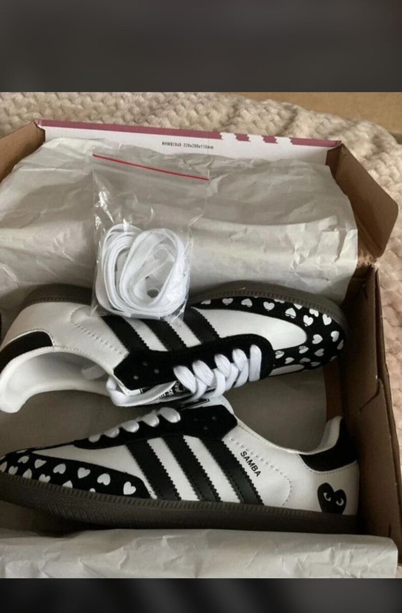 Basket mode cœur noir blanc