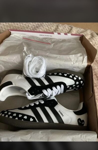 Basket mode cœur noir blanc