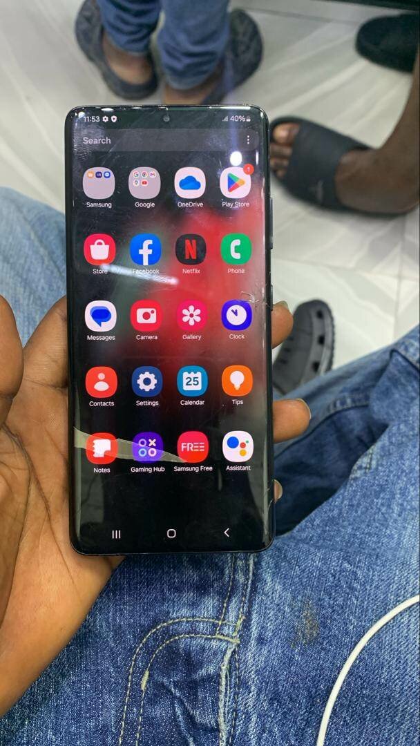 Galaxy S21 Ultra 5G 256gb slightly used with small crack on