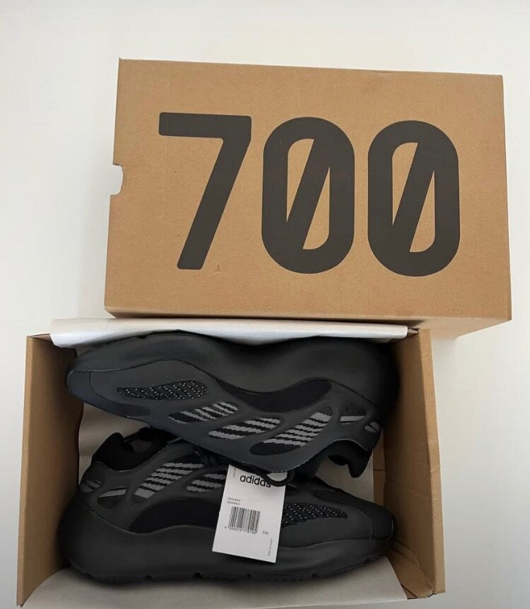 Adidas Yeezy 700 v3