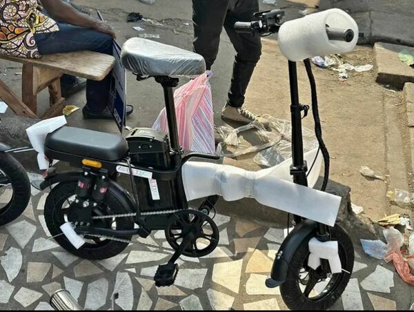 Vélo électrique pliable compact