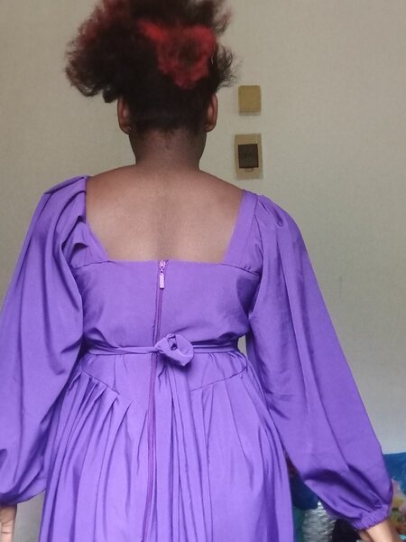 Robe violette manches bouffantes