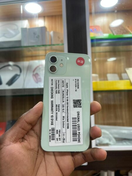 iPhone 12simple casi neuf 64Go