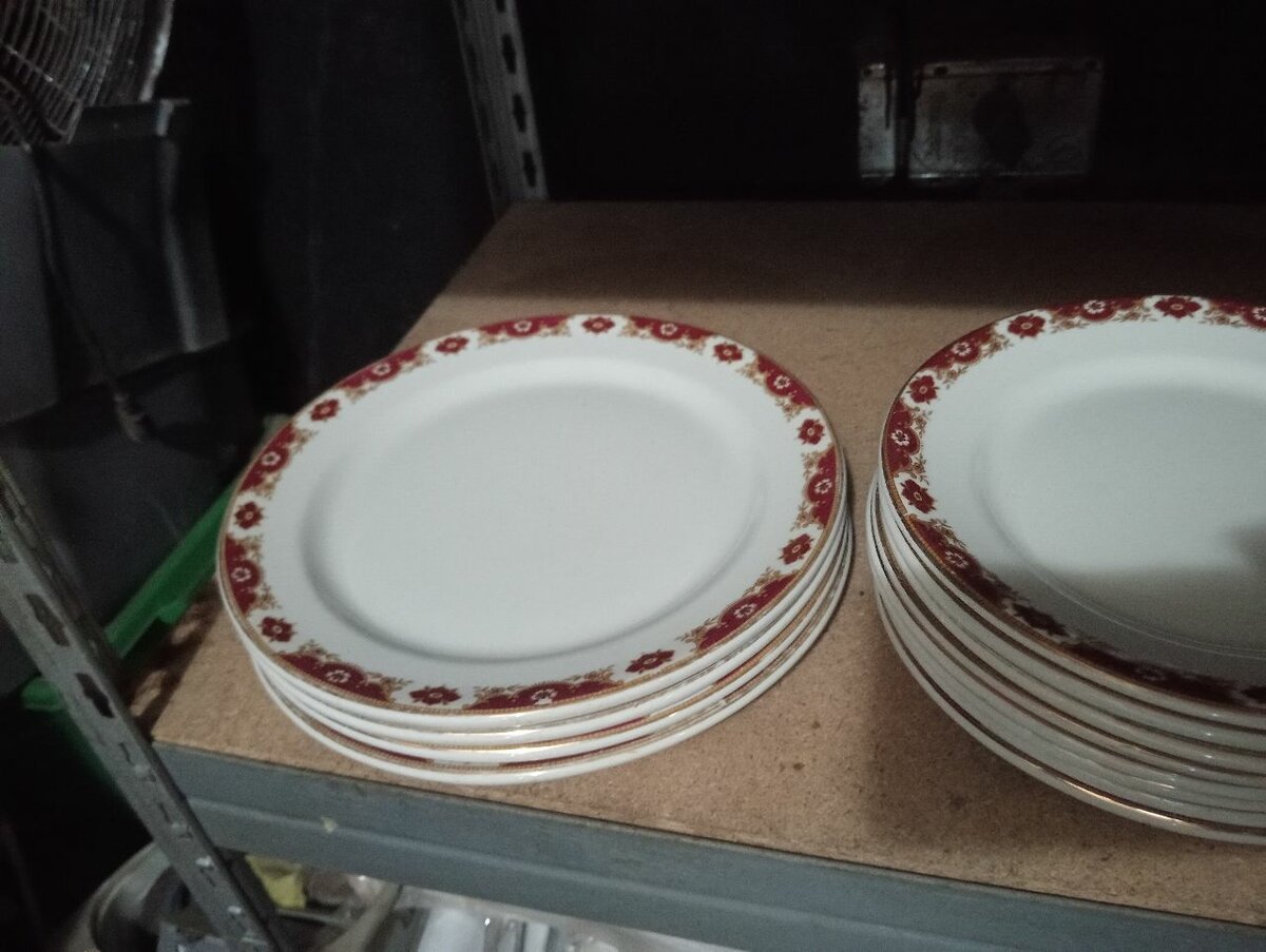 Assiettes en porcelaine décorative