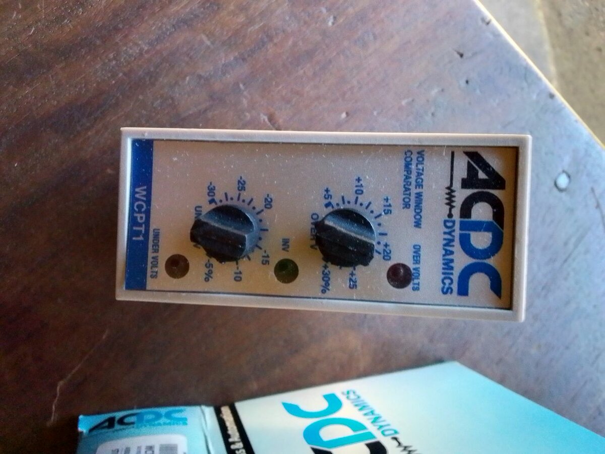 Voltage window comparator