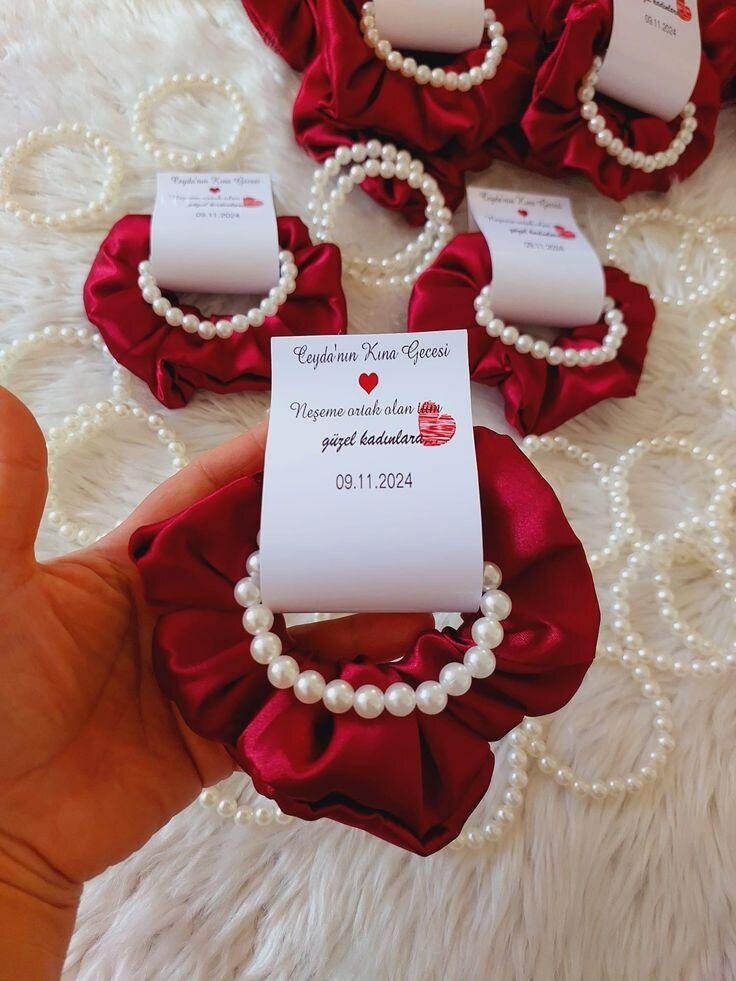 Bracelets en satin et perles