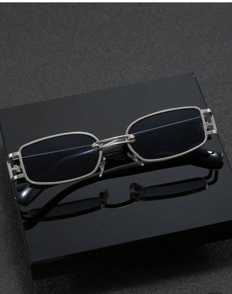 Lunettes de soleil rétro élégantes