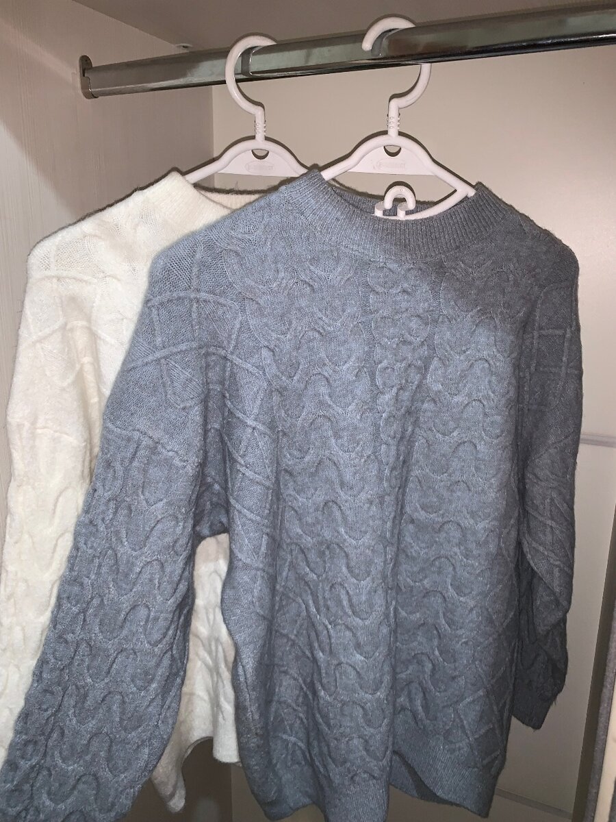 Белый шерстяной свитер