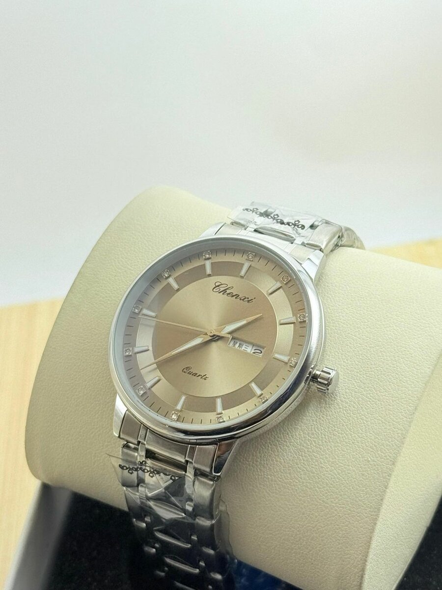 Montre homme fin et discret