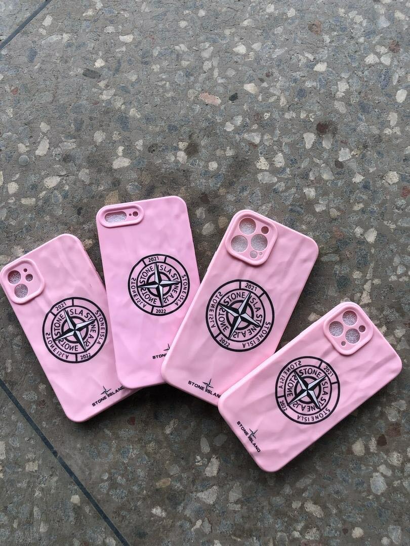 the stone island pouches