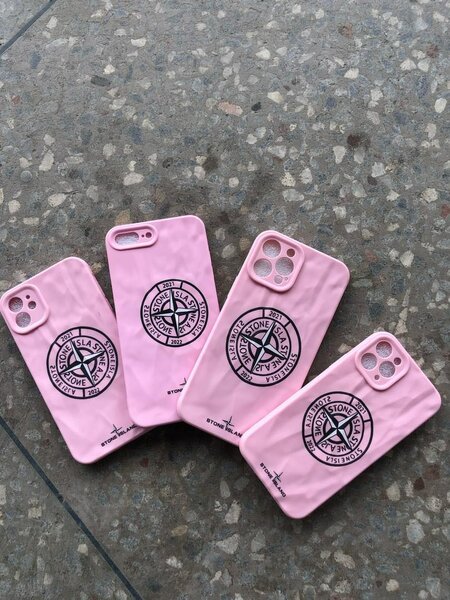 the stone island pouches