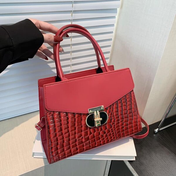 High quality and fashionable trapezoidal women's bag red