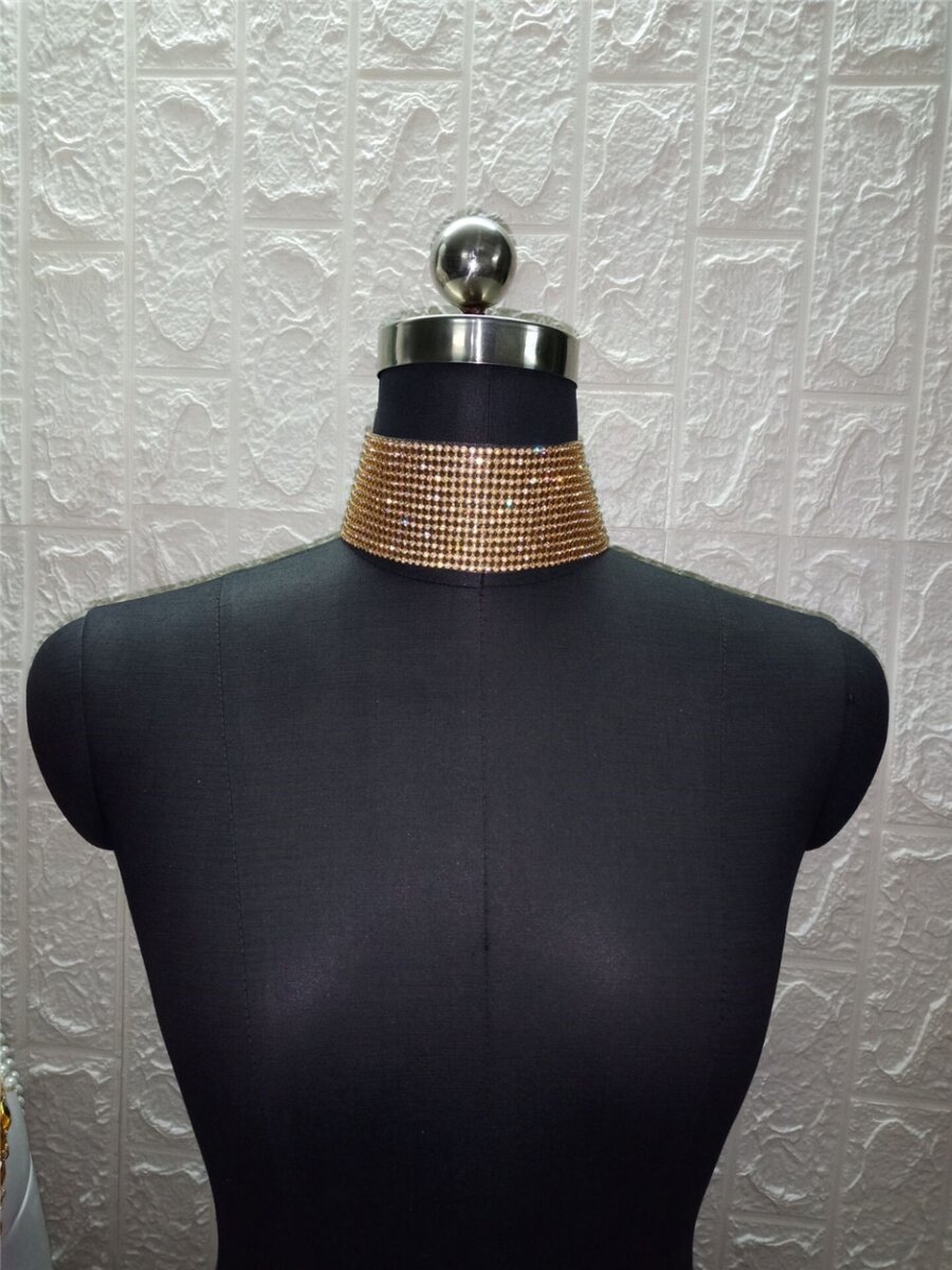 Collier scintillant à la mode