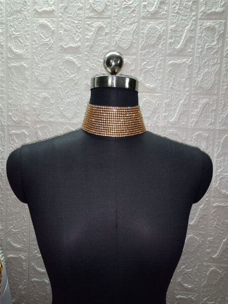 Collier scintillant à la mode