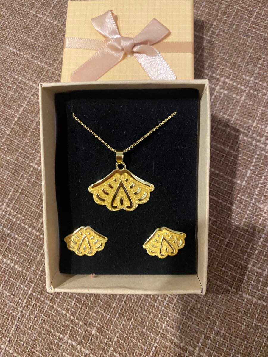 Parure Collier et Boucles d'Oreilles