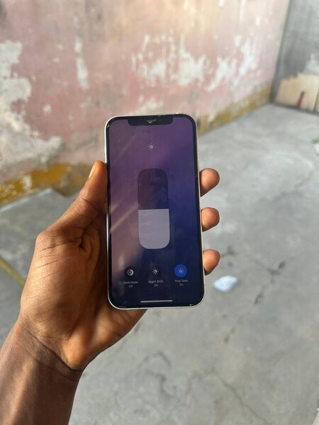 iPhone 12,64 gig, Face ID is working and True Tone