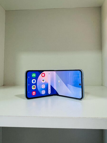 Samsung Galaxy Flip 6