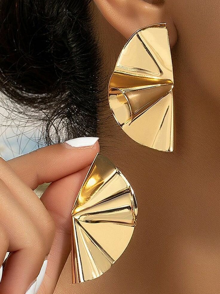 STATEMENT EARRING