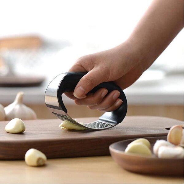 Garlic crusher