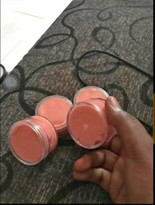 Produits de lèvre rose