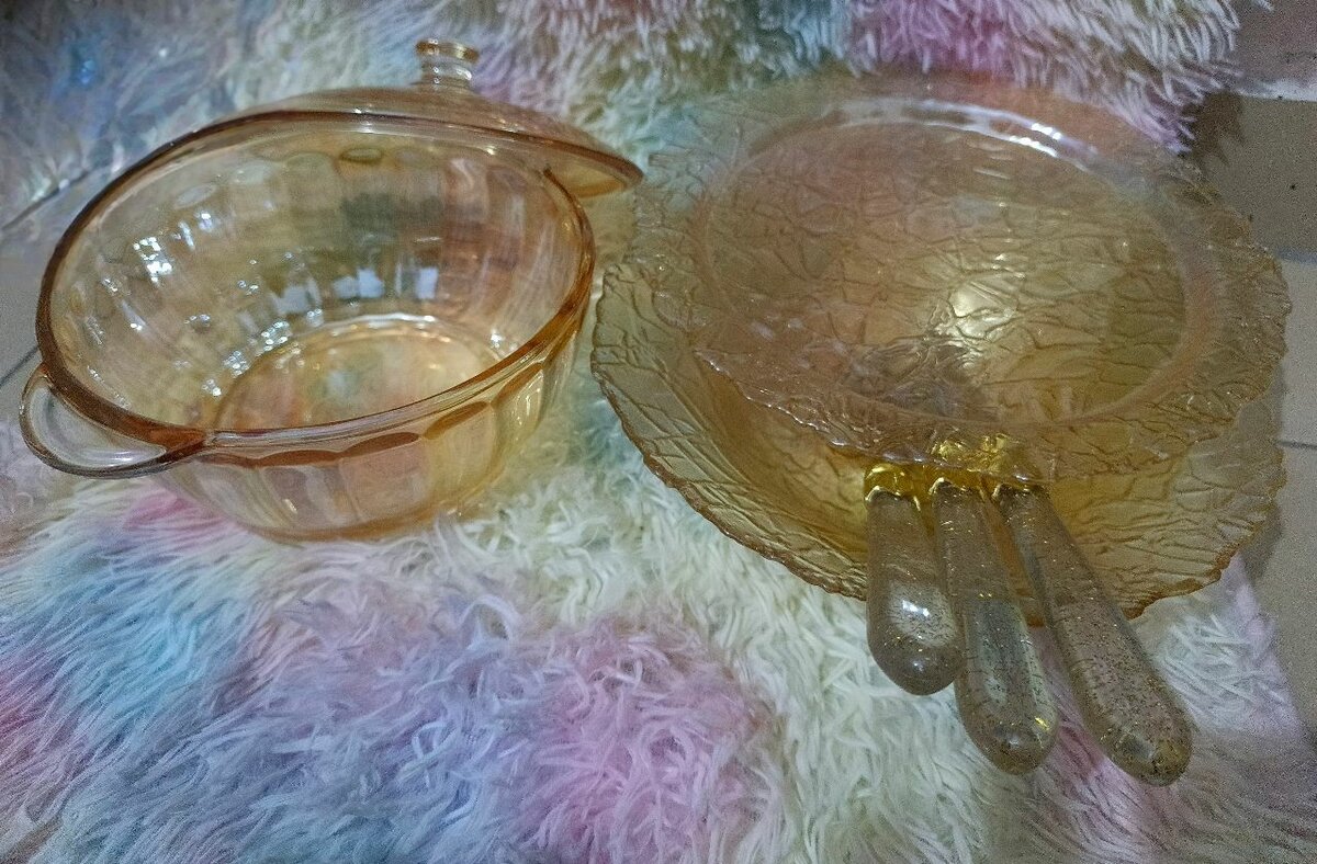 Ensemble vaisselle en verre ambré