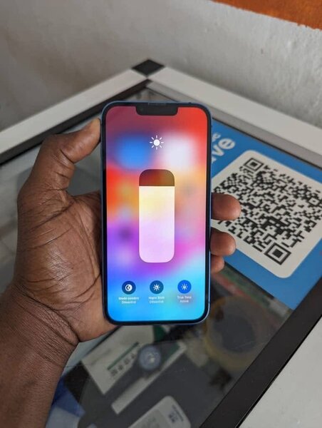 Smartphone iPhone bleu 128 Go