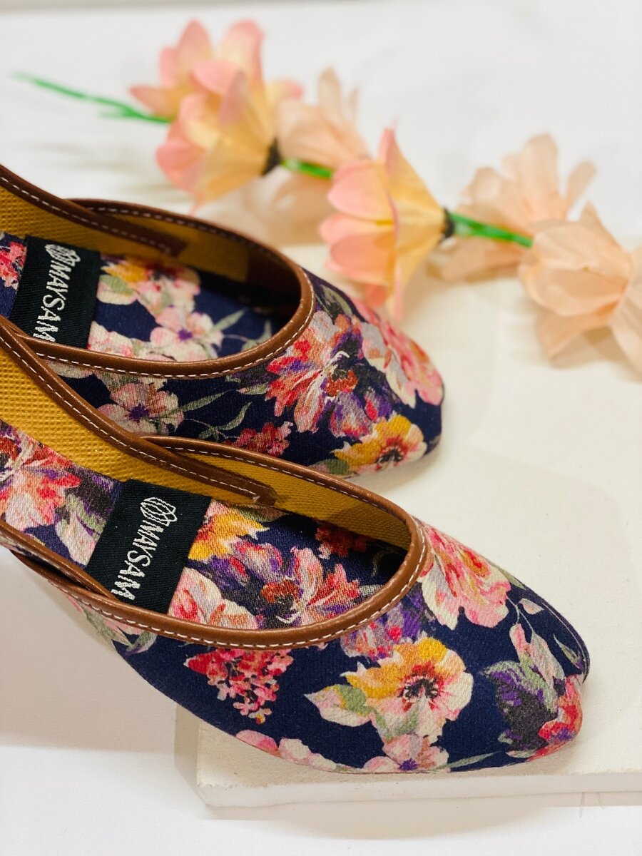 Printed khussa