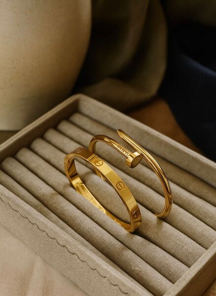 Bracelets dorés élégants