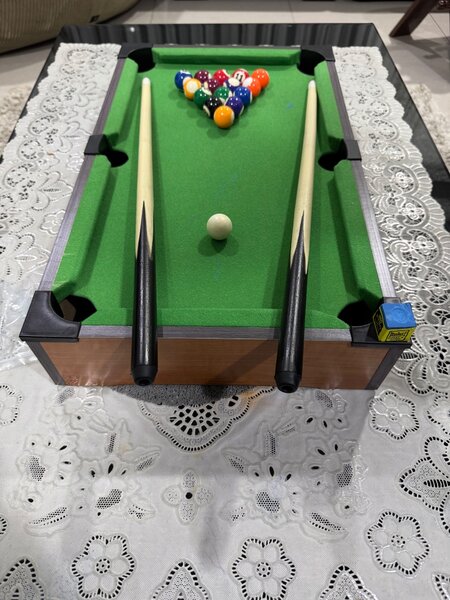 Tabletop pool table