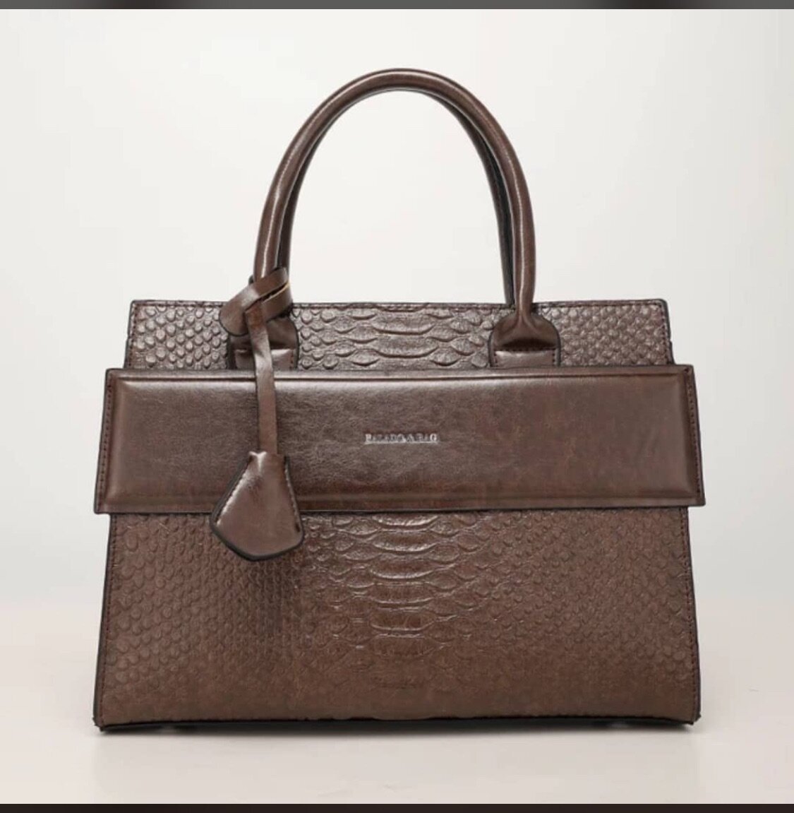 Sac à main en cuir texturé