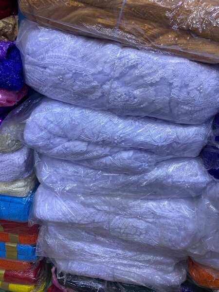 Les dentelles et les tuniques