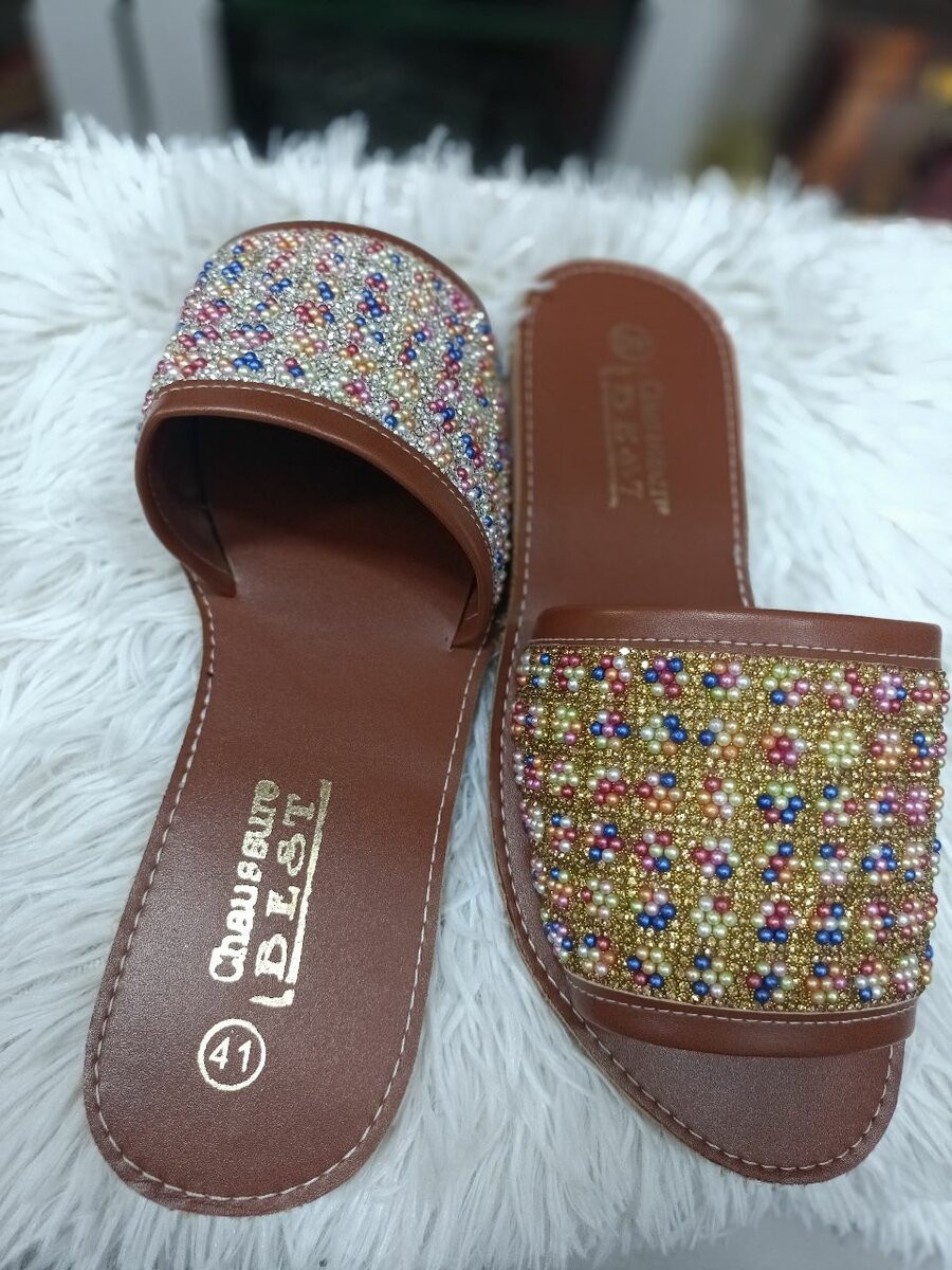 Sandales festivales élégantes