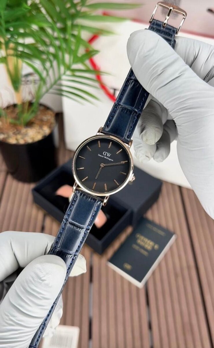 Montres Élégantes Dames DW