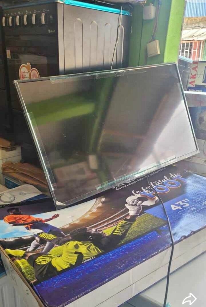 Téléviseur LED 43 pouces Full HD