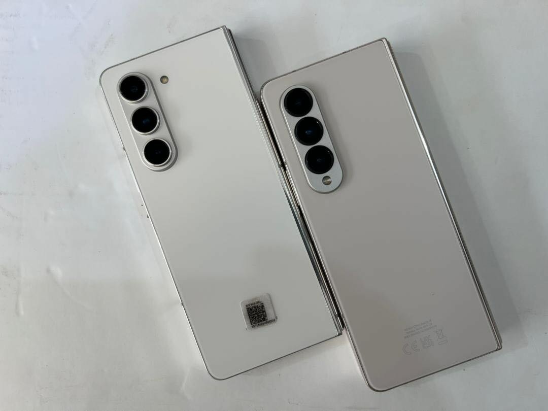 Samsung Galaxy  Fold 5 256GB Fold 4 512GB