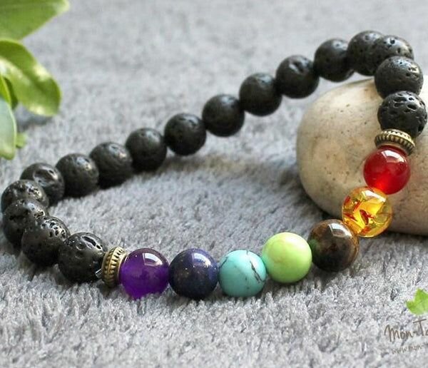 Bracelets 7 chakras dominé par la pierre de lave