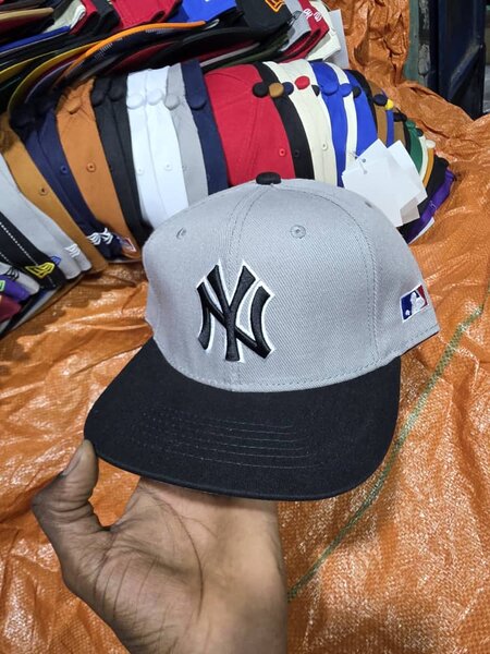 Casquette NY Grise et Noire