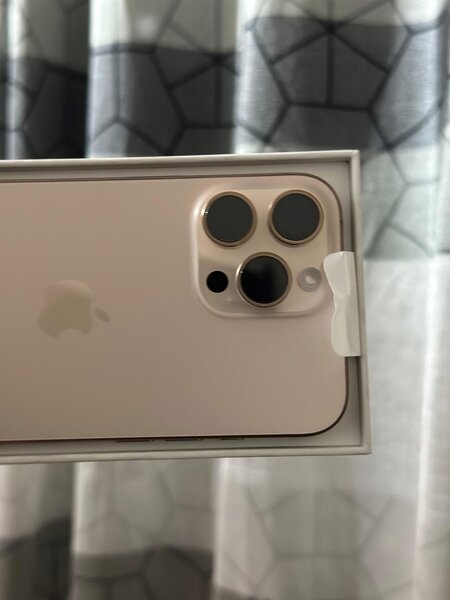 iPhone 16 pro juste scellé