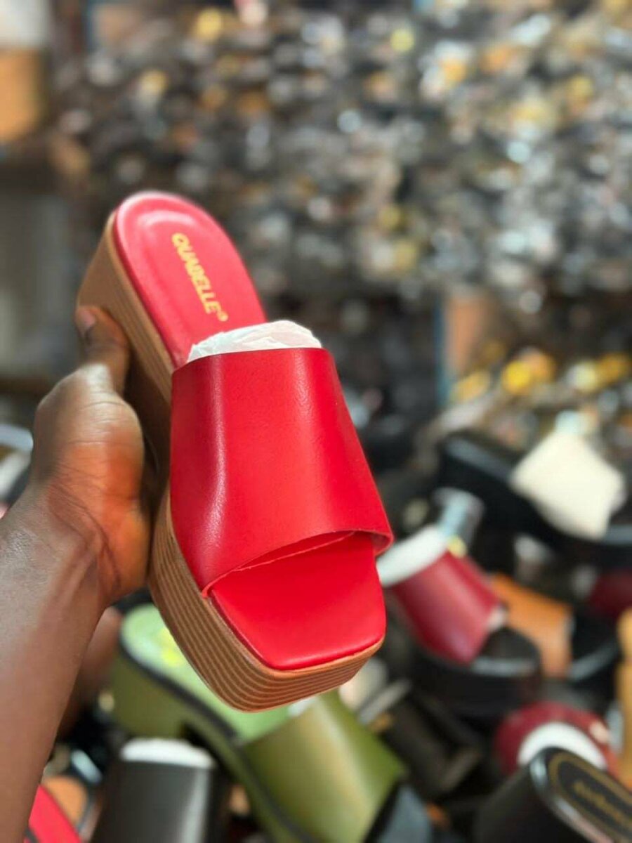 Mules plateforme en cuir élégant