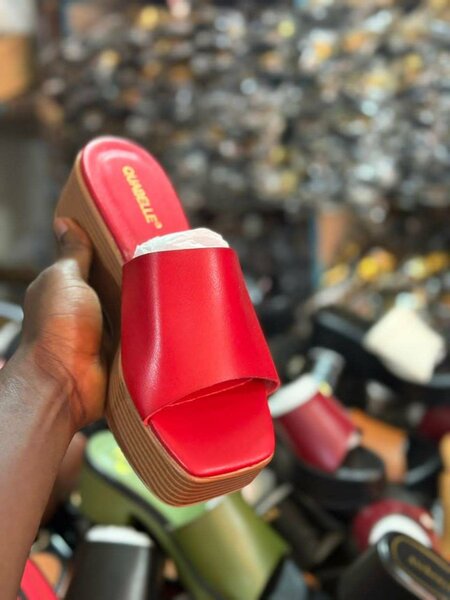 Mules plateforme en cuir élégant