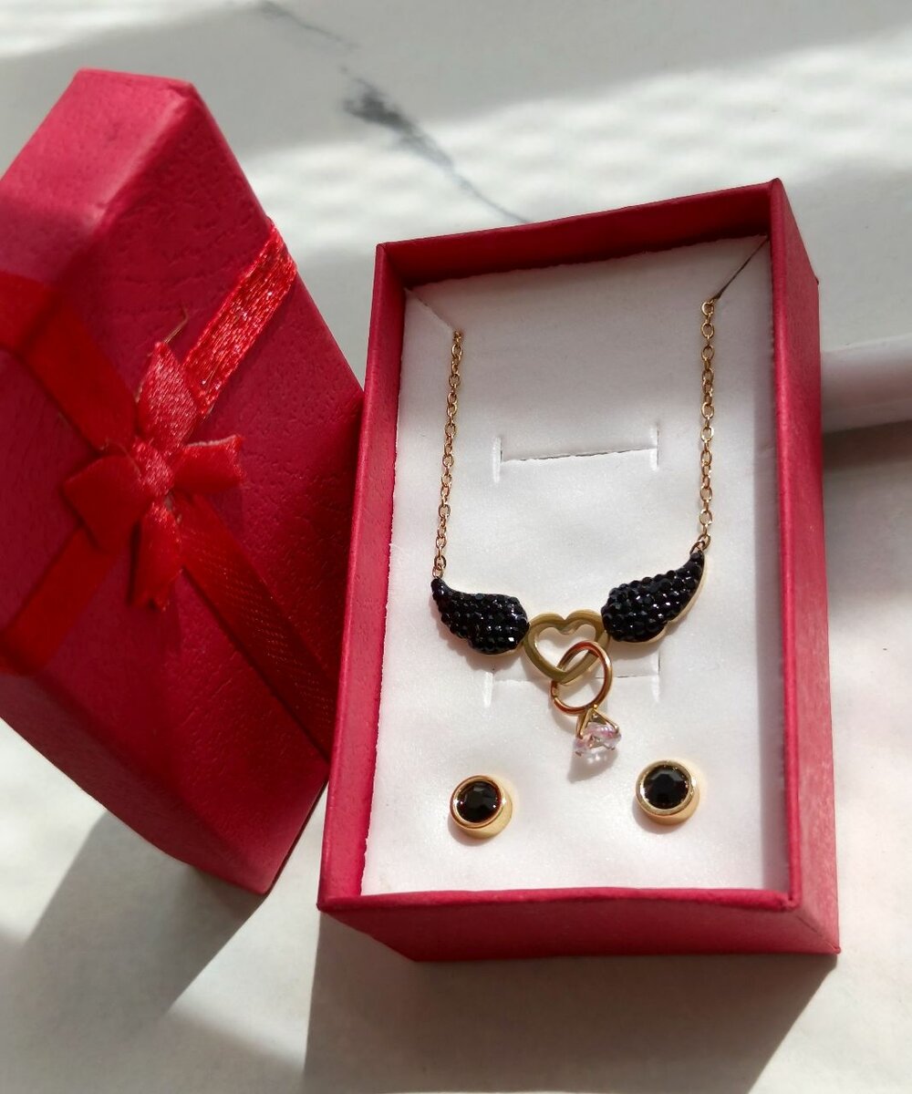 Collier et Boucles d'Oreilles Élégants