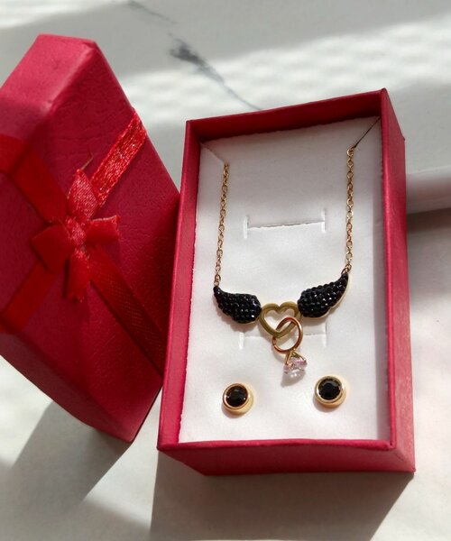 Collier et Boucles d'Oreilles Élégants