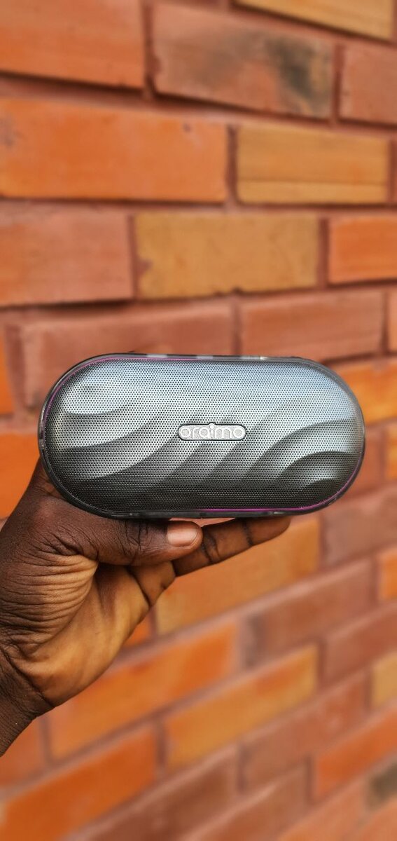 Oraimo spacebox 8w FM /SD card