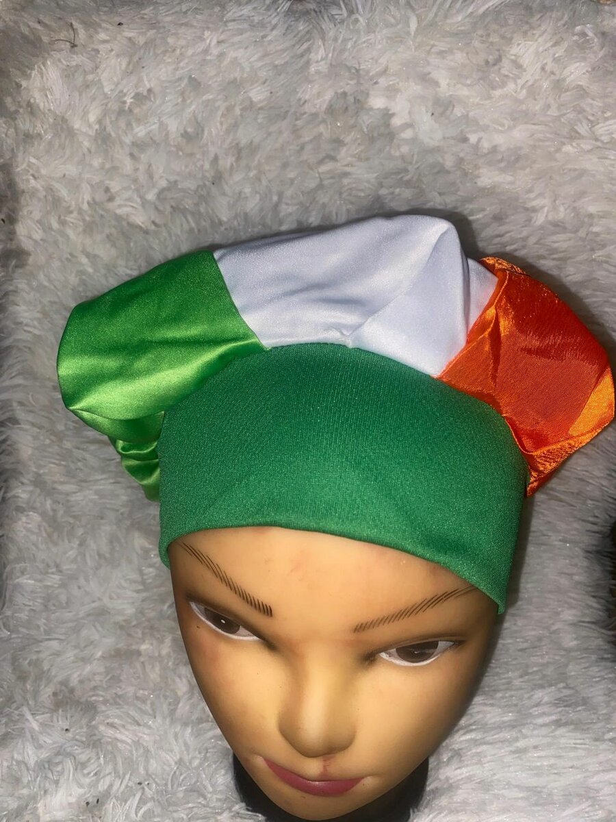 Bonnet orange blanc vert