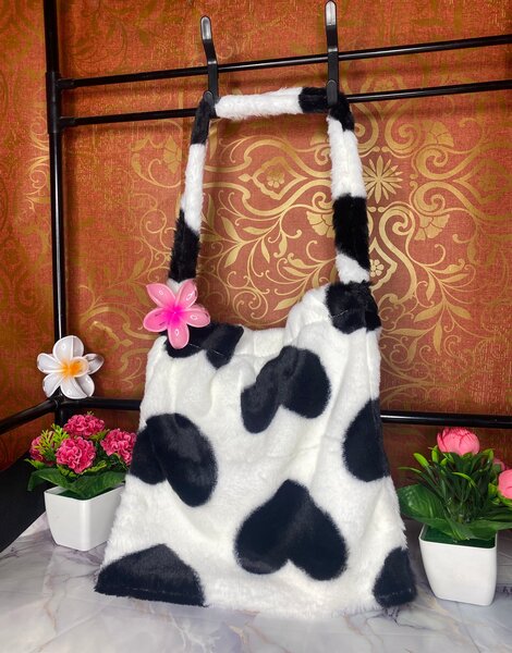 Sac fourrure motifs coeurs